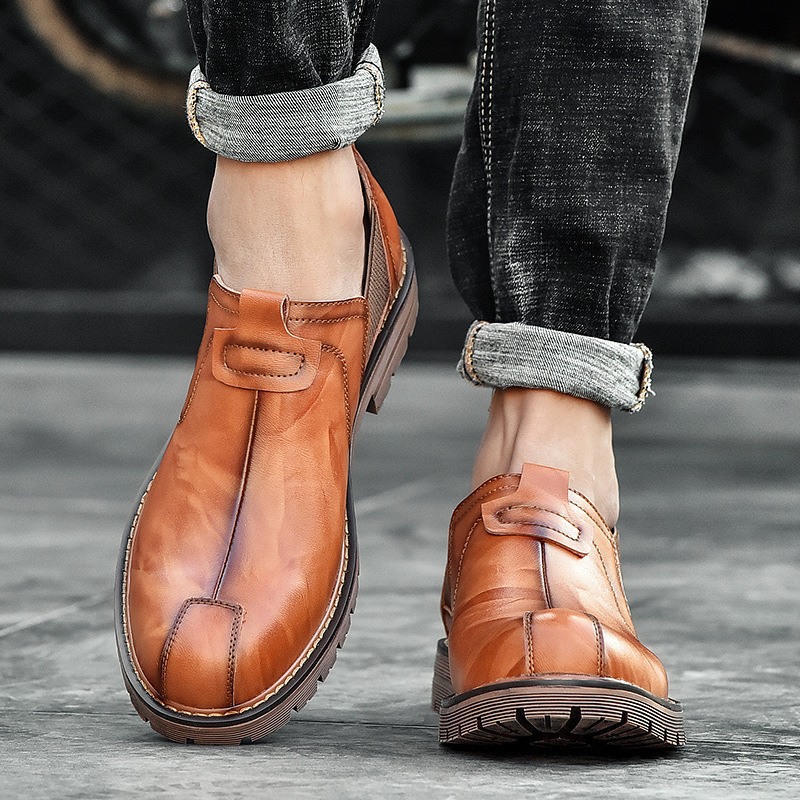 Low-cut leather shoes - Image 2
